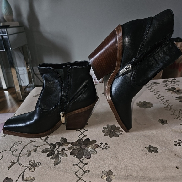 Vince Camuto Shoes - Vince Camuto Amtinda Bootie